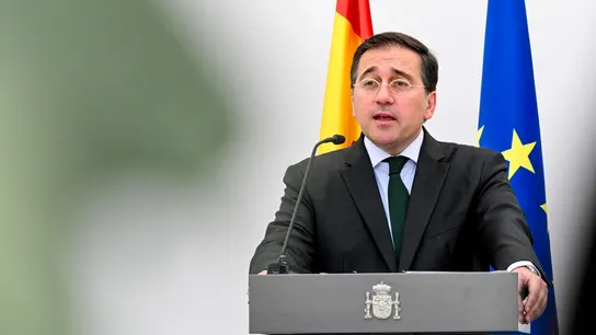 El ministro de Exteriores, José Manuel Albares, en la rueda de prensa posterior a su reunión con el primer ministro de Palestina este domingo en Bruselas.  El ministro de Exteriores, José Manuel Albares, en la rueda de prensa posterior a su reunión con el primer ministro de Palestina este domingo en Bruselas.