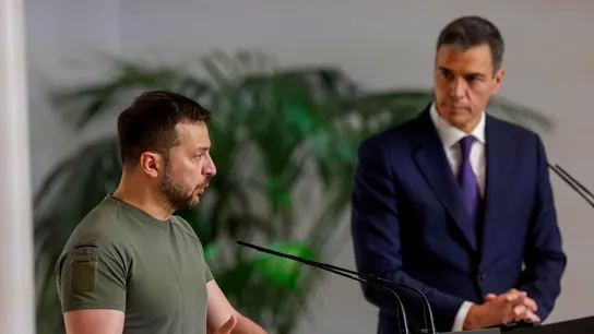 El presidente del gobierno español, Pedro Sánchez (d), y el presidente de Ucrania, Volodímir Zelenski, durante la pasada visita de este a España. El presidente del gobierno español, Pedro Sánchez (d), y el presidente de Ucrania, Volodímir Zelenski, durante la pasada visita de este a España.