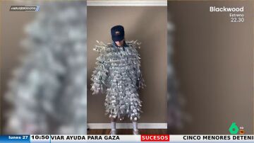 "¡Qué tiemble Paco Rabanne!": un hombre crea una chaqueta y unos pantalones hechos con tenedores