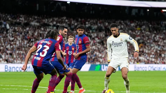 Imagen de archivo de un partido entre el Real Madrid y el FC Barcelona. Imagen de archivo de un partido entre el Real Madrid y el FC Barcelona.