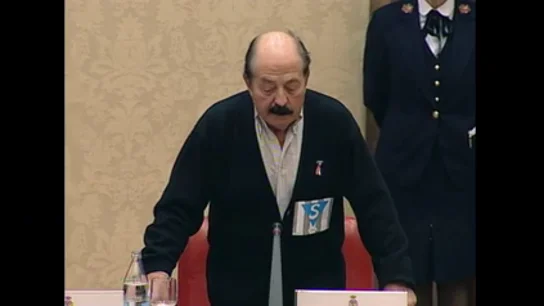 "Había abuelas desnudas siendo la mofa de las SS": el falso discurso de Enric Marco en el Congreso sobre un campo de concentración "Había abuelas desnudas siendo la mofa de las SS": el falso discurso de Enric Marco en el Congreso sobre un campo de concentración