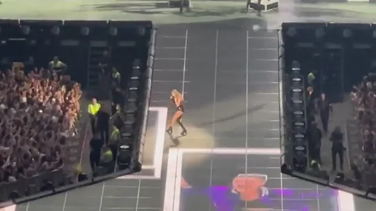 Taylor Swift canta 'Look What You Made Me Do' en el Santiago Bernabéu Taylor Swift canta 'Look What You Made Me Do' en el Santiago Bernabéu