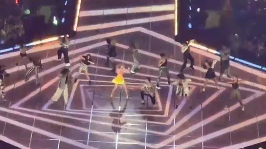 Taylor Swift canta 'Shake It Off' en el Santiago Bernabéu Taylor Swift canta 'Shake It Off' en el Santiago Bernabéu