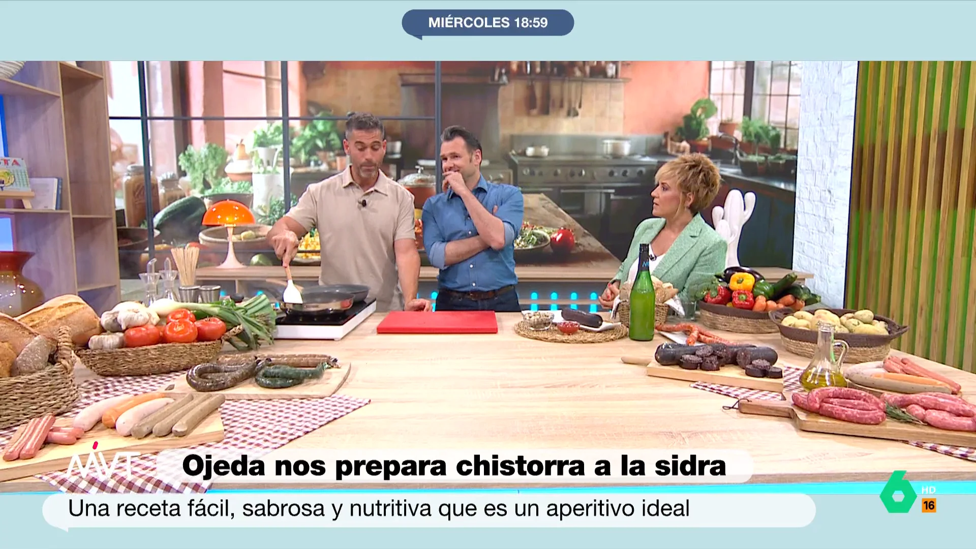 "Puedes elegir tú el pan, el tipo de carne, echarle tomate, lechuga, una serie de verduras... lo tienes hecho", afirma rotundo el nutricionista Pablo Ojeda, que en este vídeo de Más Vale Tarde desvela si prefiere una hamburguesa, o un perrito.