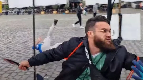 Captura del hombre armado con un cuchillo atacando a varias personas en Mannheim Captura del hombre armado con un cuchillo atacando a varias personas en Mannheim