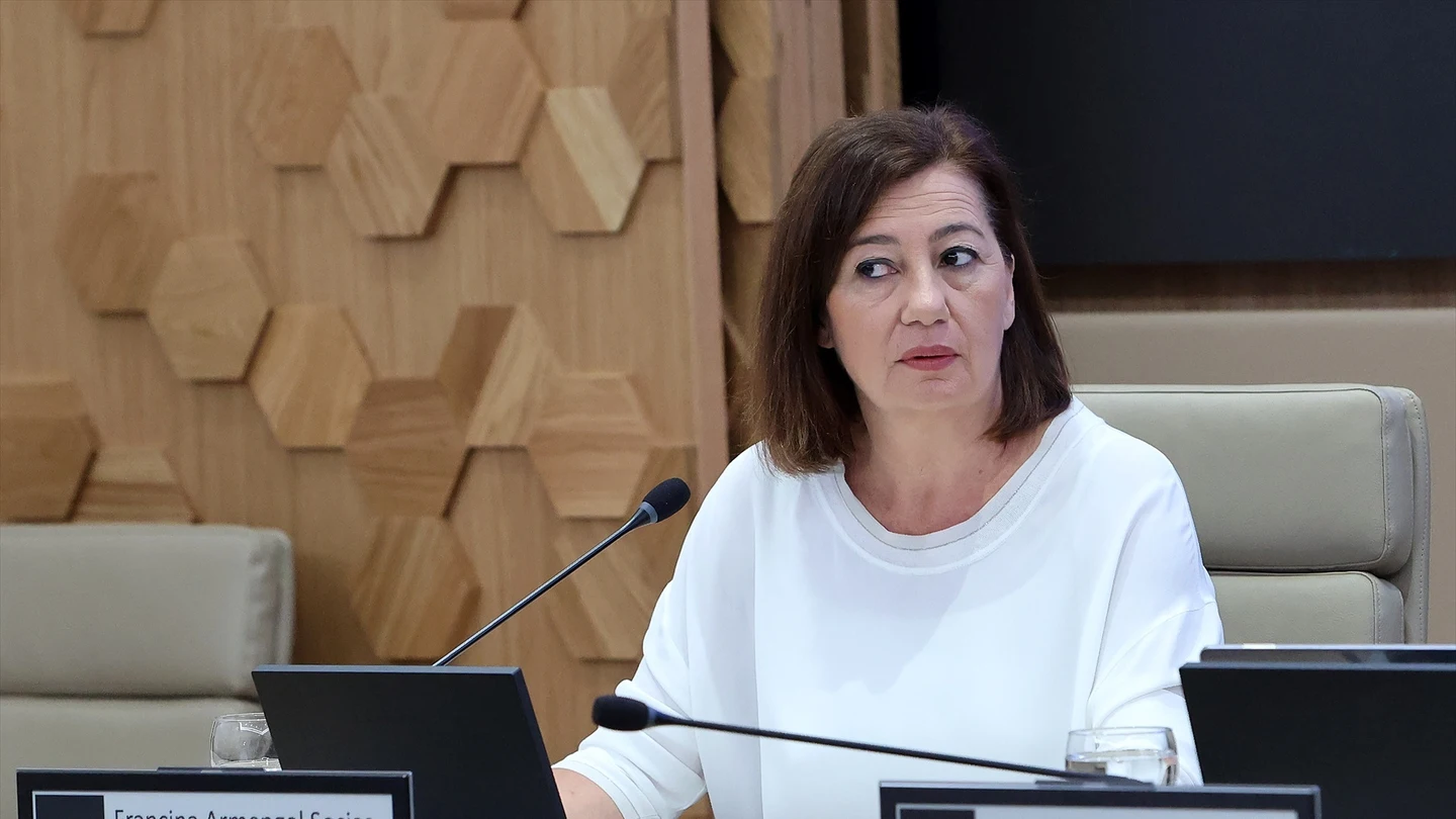 La presidenta del Congreso, Francina Armengol, comparece en la comisión por el caso Koldo, en el Parlament balear. La presidenta del Congreso, Francina Armengol, comparece en la comisión por el caso Koldo, en el Parlament balear.