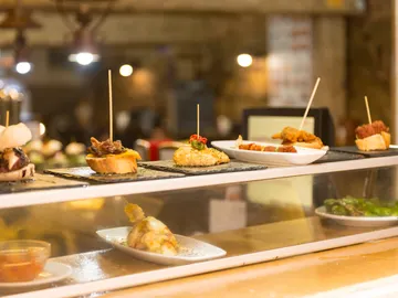 Tapas en un bar de Logroño Tapas en un bar de Logroño