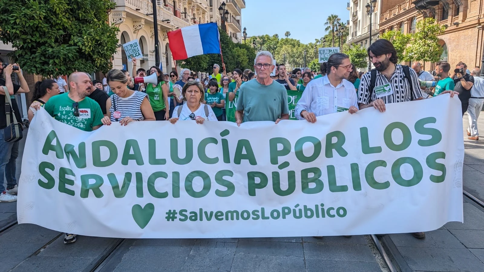 Andaluces protestan en contra de la "privatización sistemática" de los servicios públicos