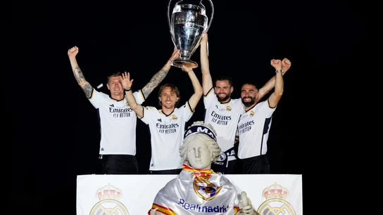 Kroos, Modric, Nacho y Carvajal, con la Champions en la Cibeles Kroos, Modric, Nacho y Carvajal, con la Champions en la Cibeles