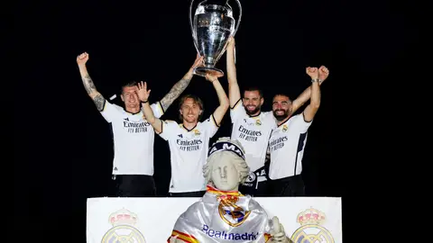 Kroos, Modric, Nacho y Carvajal, con la Champions en la Cibeles