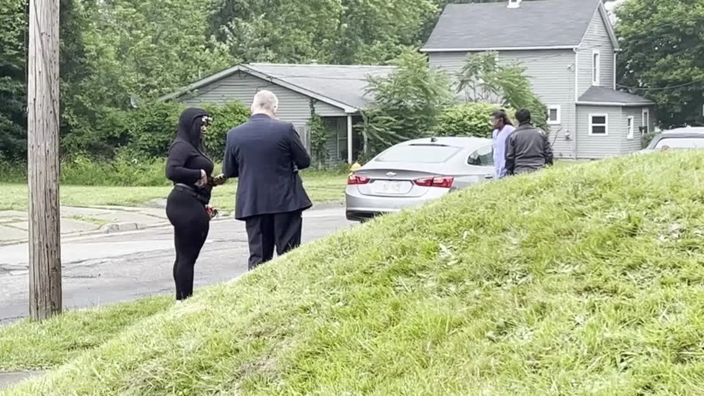 Un muerto y más de 20 heridos en un tiroteo en Ohio. Un muerto y más de 20 heridos en un tiroteo en Ohio.