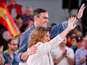 El presidente del Gobierno y líder del PSOE, Pedro Sánchez, acompaña a la cabeza de lista del partido a las elecciones europeas, Teresa Ribera