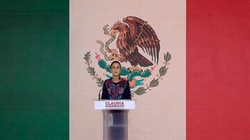 La candidata oficialista a la presidencia de México, Claudia Sheinbaum, habla durante una rueda de prensa en Ciudad de México (México)