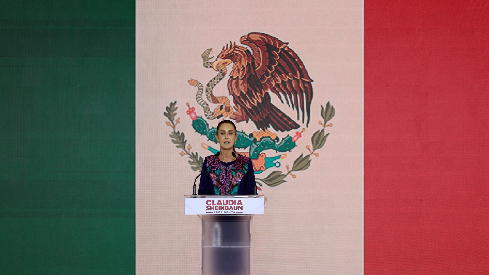 La candidata oficialista a la presidencia de México, Claudia Sheinbaum, habla durante una rueda de prensa en Ciudad de México (México)