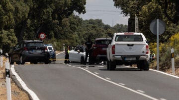 Agentes de la Policía Nacional trabaja en el lugar de los hechos, en el kilómetro 6 de la M-612, en la carretera de Fuencarral-El Pardo, a 4 de junio de 2024, en Madrid (España). 
