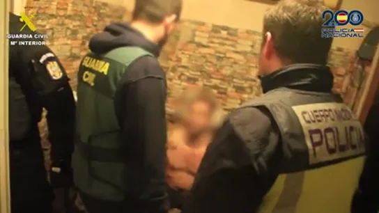 El momento de la detención de un ciberdelincuente murciano en Rumanía El momento de la detención de un ciberdelincuente murciano en Rumanía
