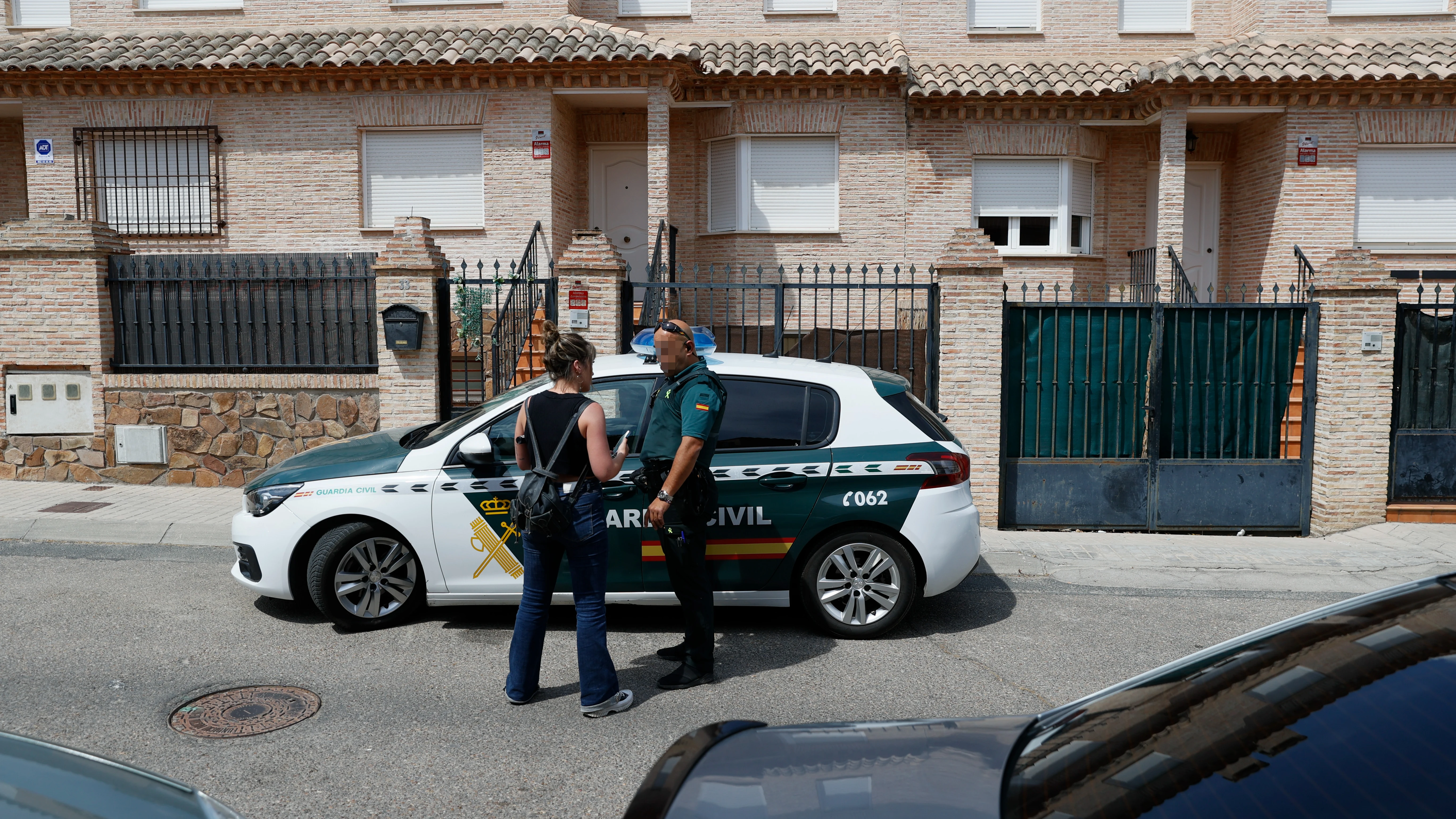 Vista del lugar donde los dos supuestos autores del asesinato de Borja Villacís han sido detenidos en una casa de Yuncos (Toledo)