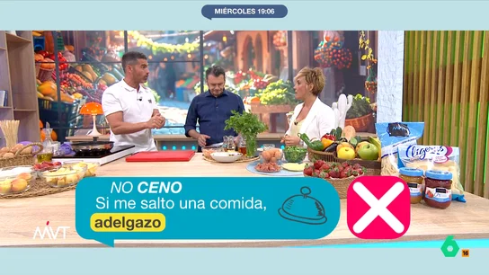 No, si te saltas la cena no vas a adelgazar: Pablo Ojeda explica por qué este mito sobre las dietas es "absolutamente falso" "Si tú coges tu coche desde Sevilla y te quieres ir a Barcelona y le echas 50 euros de gasolina, muy bien, pero se te va a calar a mitad de camino". Con este ejemplo, Pablo Ojeda explica en este vídeo por qué saltarse una comida no ayuda a adelgazar.