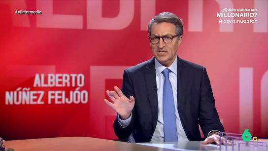 'Feijóo' 'saca pecho' antes de las europeas: "Estamos a la altura del Real Madrid y Dolors Montserrat es nuestra Vinicius Jr." Raúl Pérez imita en este vídeo a Alberto Núñez Feijoo, que habla de la posición del PP de cara a las europeas, además de 'prometer' "una ley de amnistía para Begoña Gómez" y critica las "cartitas" de Pedro Sánchez.