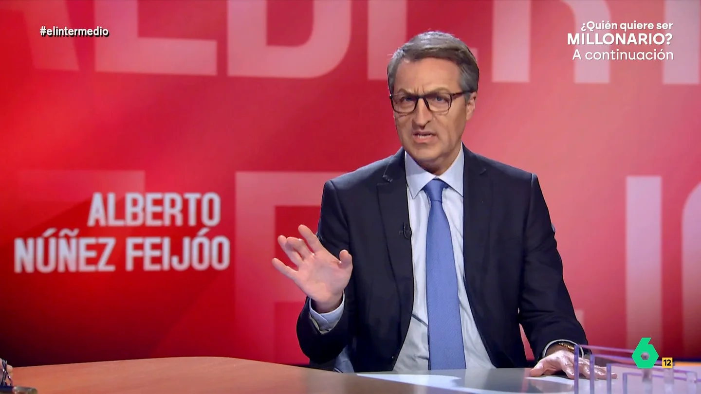 'Feijóo' 'saca pecho' antes de las europeas: "Estamos a la altura del Real Madrid y Dolors Montserrat es nuestra Vinicius Jr." Raúl Pérez imita en este vídeo a Alberto Núñez Feijoo, que habla de la posición del PP de cara a las europeas, además de 'prometer' "una ley de amnistía para Begoña Gómez" y critica las "cartitas" de Pedro Sánchez.