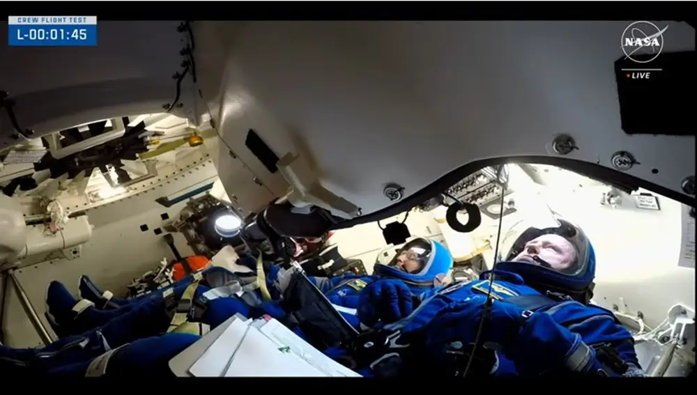 Los astronautas Butch Wilmore y Suni Williams un minuto antes del lanzamiento