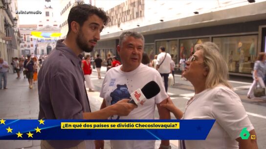 A pocos d&iacute;as para las elecciones europeas, Isma Ju&aacute;rez busca en la calle a 'Mister' y 'Miss Europa' mediante un concurso sobre el continente. En este v&iacute;deo, Santiago se enfrenta a las preguntas del reportero, con la inestimable ayuda de su mujer.