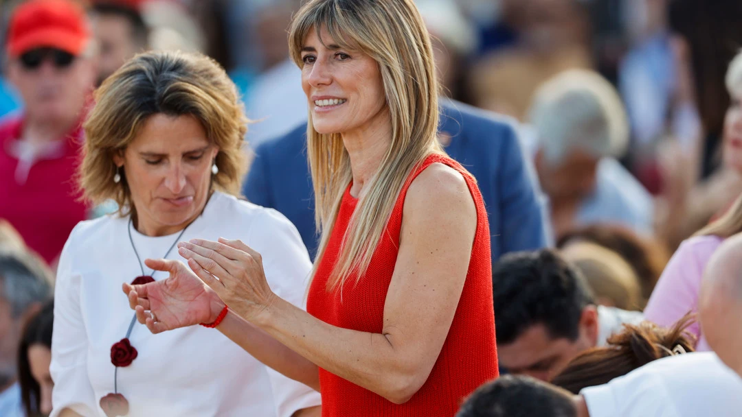 La mujer del secretario general del PSOE y presidente del Gobierno, Pedro Sánchez, Begoña Gómez, durante un acto electoral de los socialistas en Benalmádena (Málaga)/ EFE/ Jorge Zapata