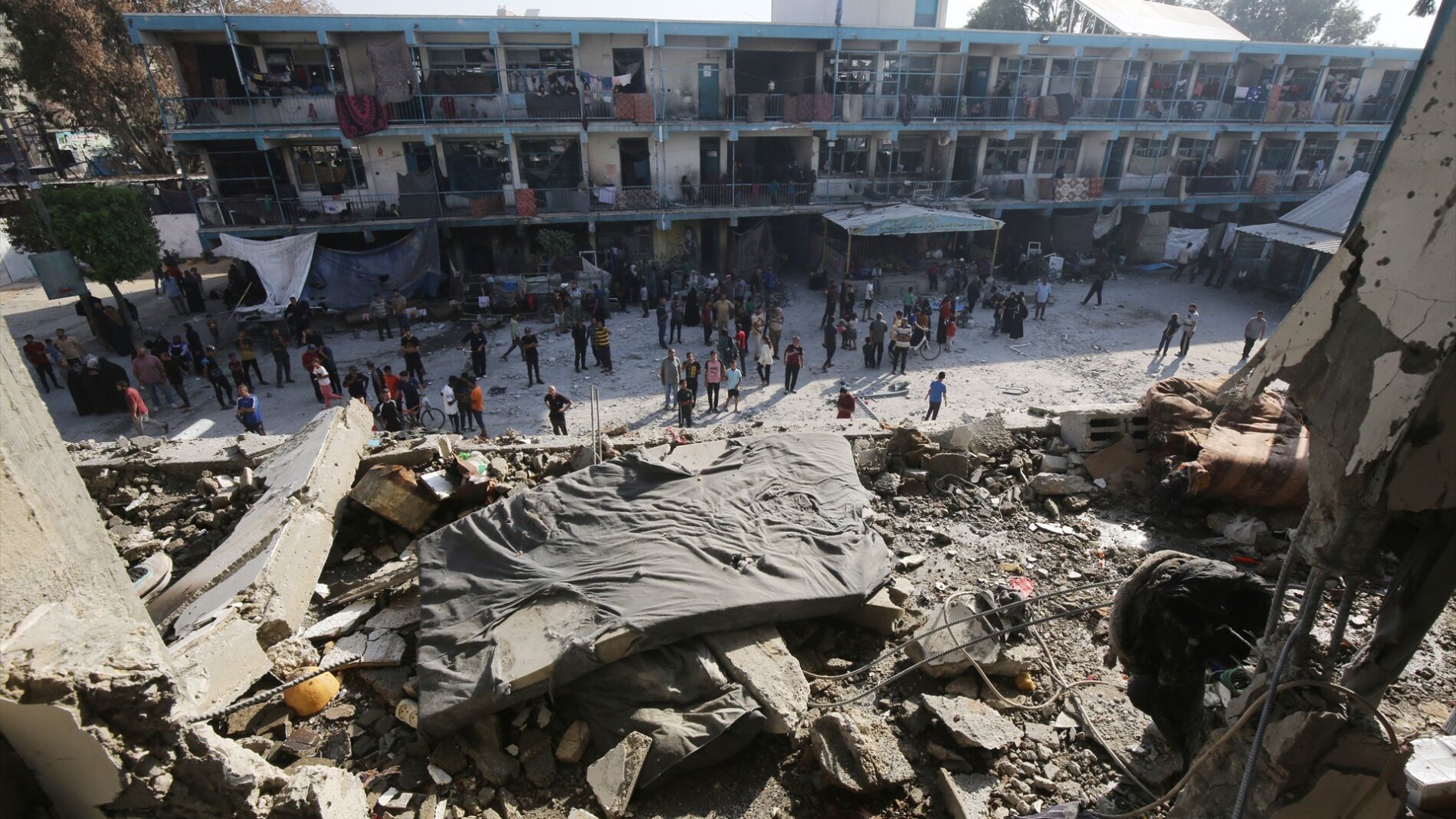 Israel bombardeó una escuela de la ONU en Gaza, matando a 40 personas: Usaron munición dada por EE.UU.