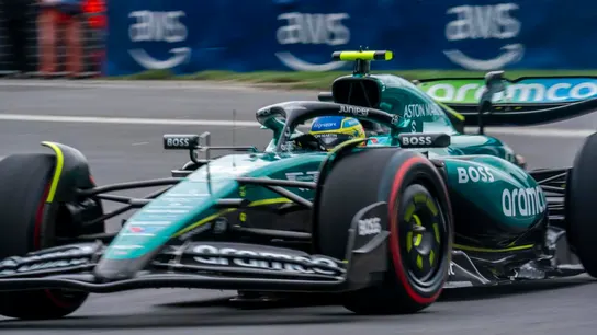 Fernando Alonso, en el Aston Martin Fernando Alonso, en el Aston Martin