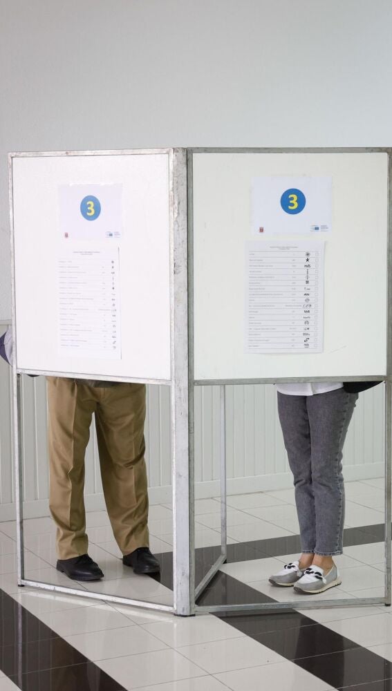 Cabina de votación en un colegio electoral de Lisboa.