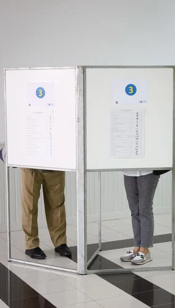 Cabina de votación en un colegio electoral de Lisboa. Cabina de votación en un colegio electoral de Lisboa.