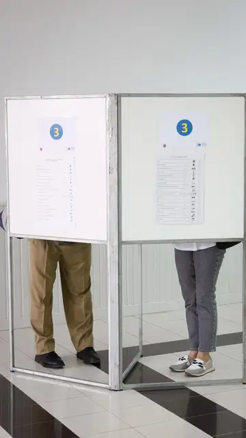 Cabina de votación en un colegio electoral de Lisboa. Cabina de votación en un colegio electoral de Lisboa.