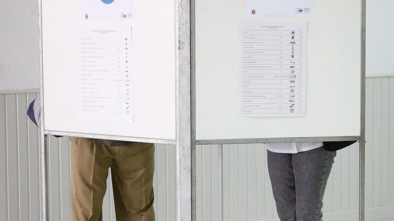 Cabina de votación en un colegio electoral de Lisboa.