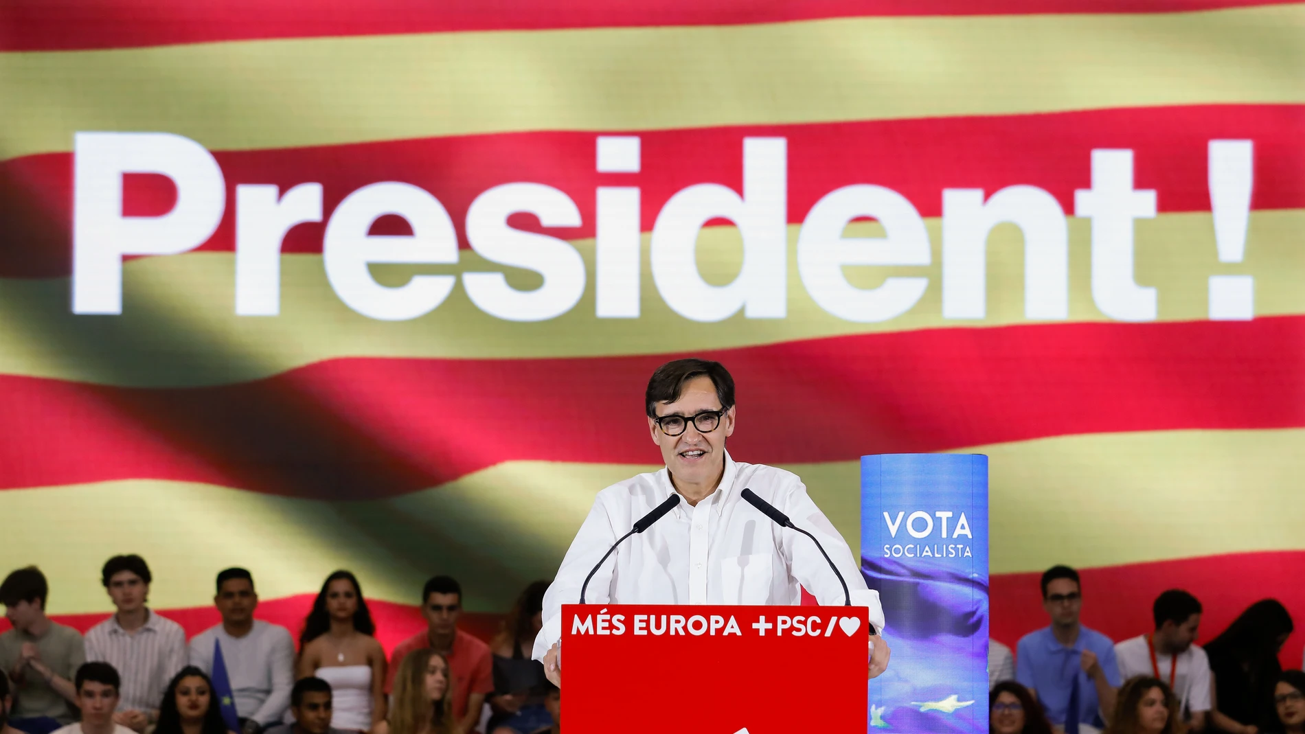 El primer secretario del PSC, Salvador Illa, interviene en un acto electoral para las elecciones europeas en L&#39;Hospitalet de Llobregat