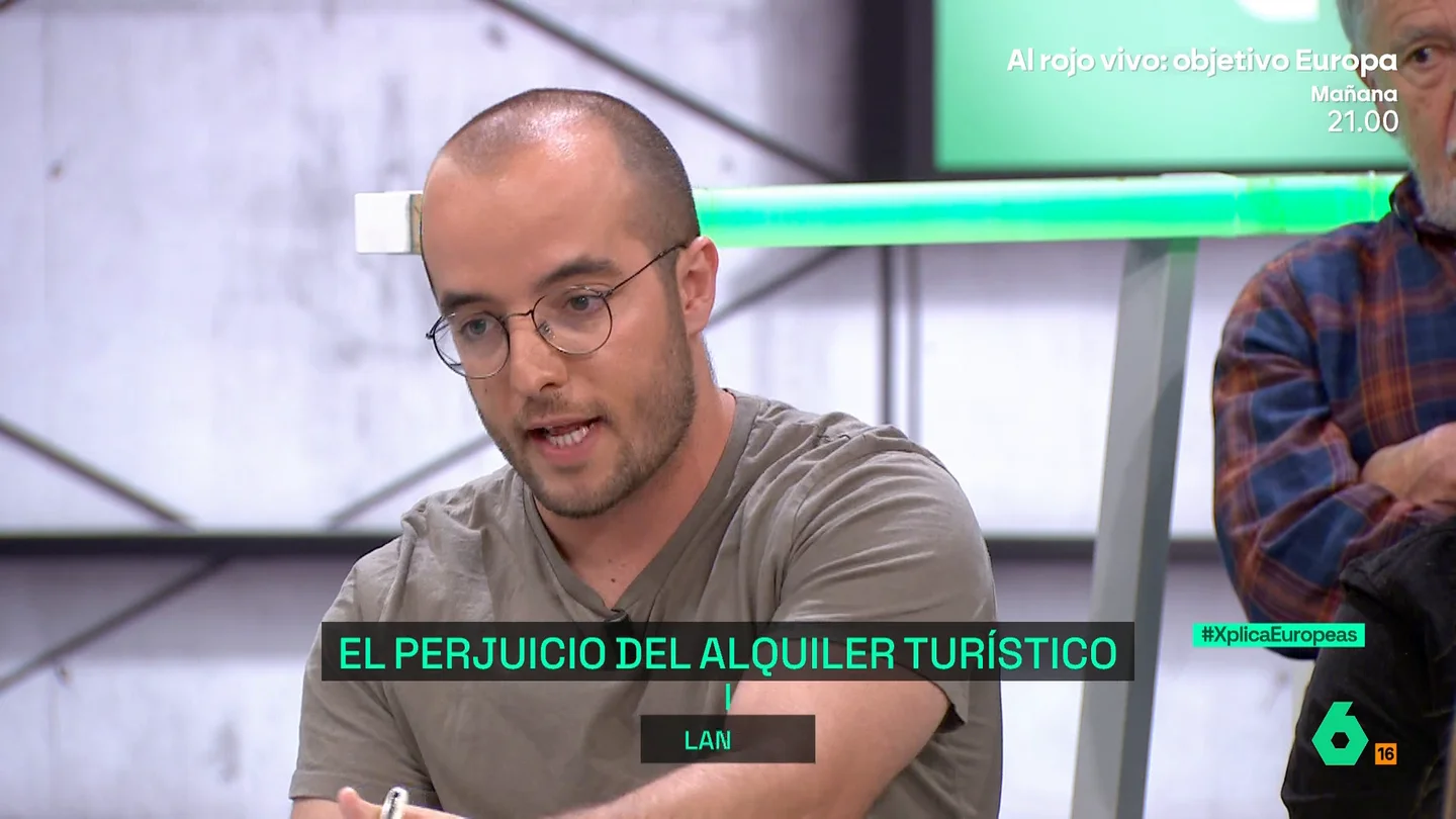 XPLICA Juan Antonio Báez: "Del turismo viven tres personas, el resto está sufriendo" XPLICA Juan Antonio Báez: "Del turismo viven tres personas, el resto está sufriendo"