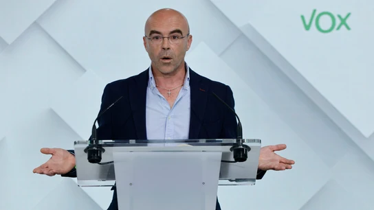 El cabeza de lista de Vox a las elecciones al Parlamento Europeo, Jorge Buxadé, durante la rueda de prensa que ha ofrecido este lunes en la sede del partido para valorar los resultados del 9-J. El cabeza de lista de Vox a las elecciones al Parlamento Europeo, Jorge Buxadé, durante la rueda de prensa que ha ofrecido este lunes en la sede del partido para valorar los resultados del 9-J.