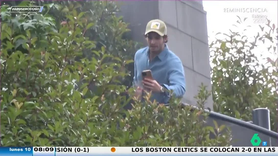 Alfonso Arús alucina con el humo del ático de Tamara Falcó e Íñigo Onieva en plena barbacoa: "Es un peligro" Alfonso Arús alucina con el humo del ático de Tamara Falcó e Íñigo Onieva en plena barbacoa: "Es un peligro"