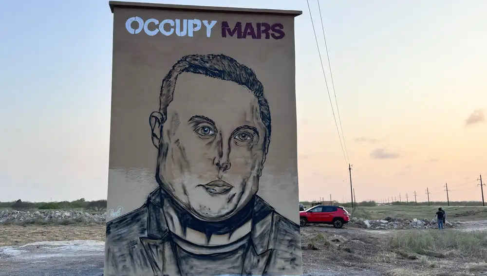 Mural sobre la carretera con la cara de Elon Musk Mural sobre la carretera con la cara de Elon Musk