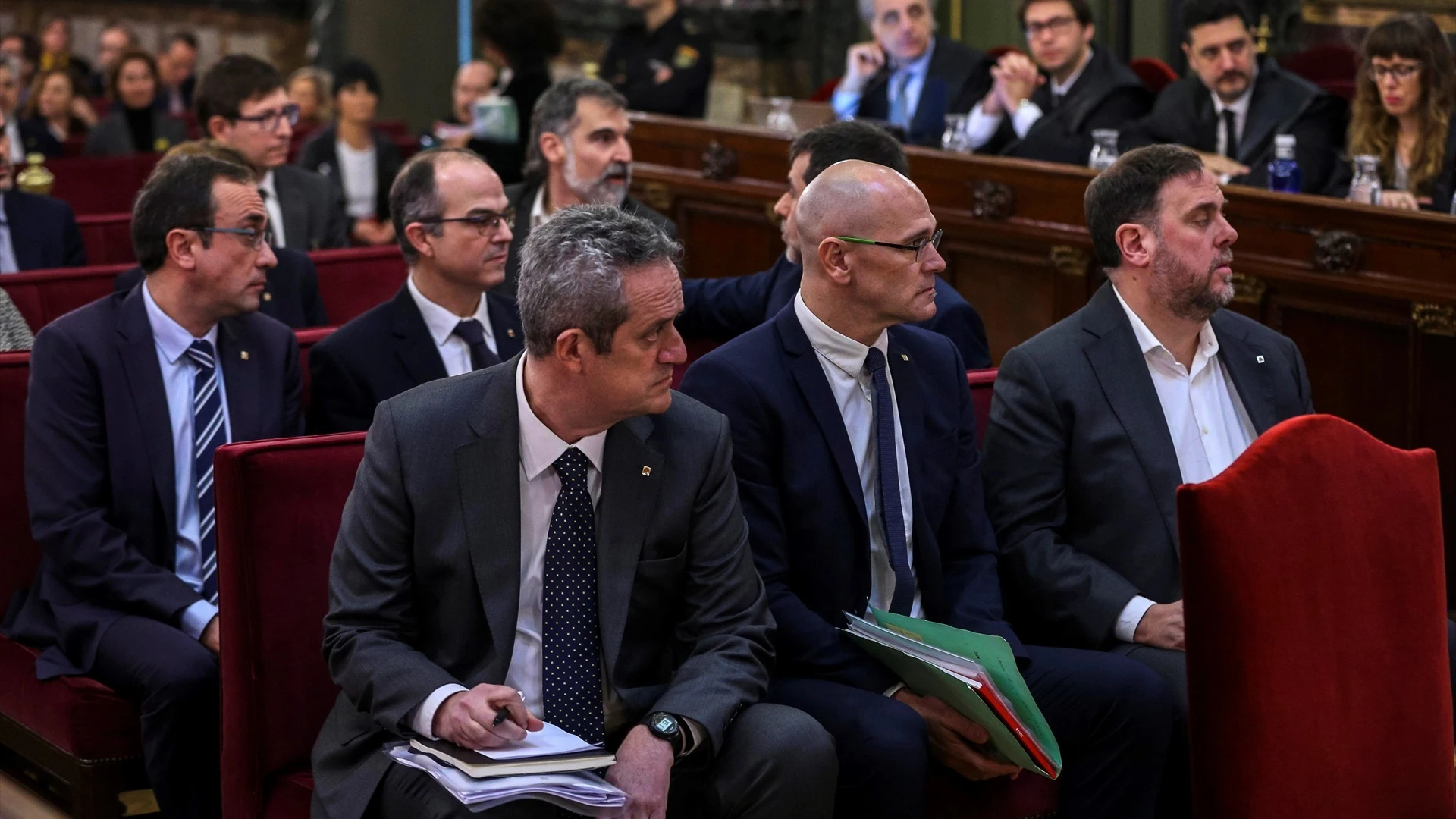 Los doce líderes independentistas acusados por el 'procés' durante el juicio en el Supremo.