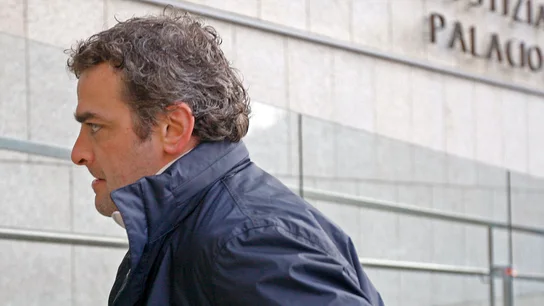 El ex futbolista de la Real Sociedad Javier de Pedro, en una imagen de archivo ante el Palacio de Justicia de San Sebastián El ex futbolista de la Real Sociedad Javier de Pedro, en una imagen de archivo ante el Palacio de Justicia de San Sebastián