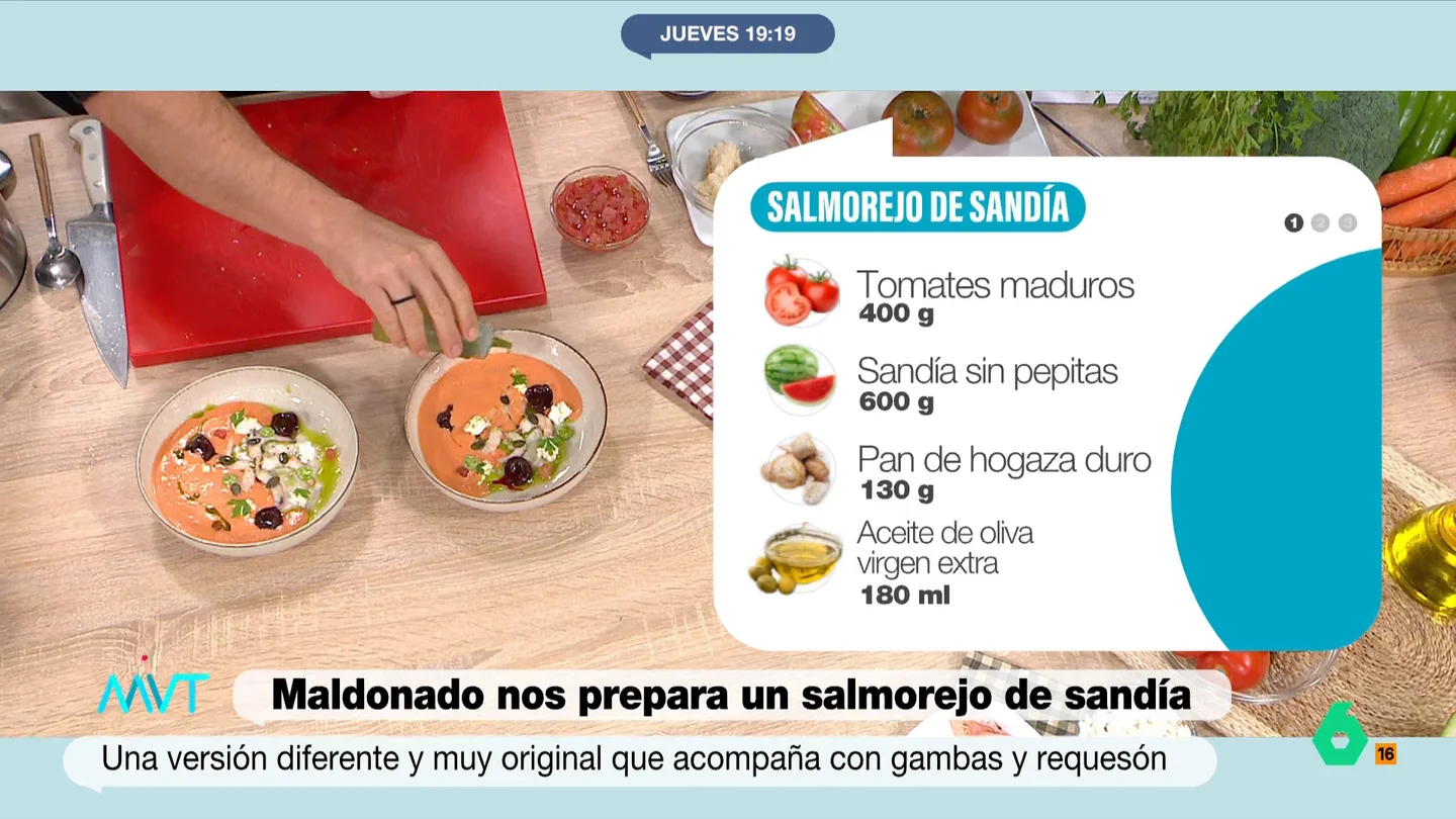 Carlos Maldonado cocina un salmorejo de sandía vanguardista y perfecto: así es la receta Carlos Maldonado trae a Más Vale Tarde una original receta que permite dar un nuevo aire al clásico salmorejo, uno de los platos más recurridos ahora que el verano está a la vuelta de la esquina. La receta paso a paso, en este vídeo.