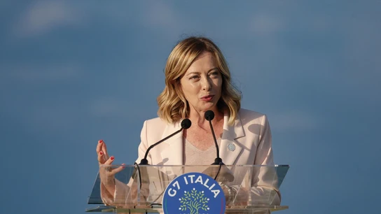 La primera ministra italiana, Giorgia Meloni, asiste a una rueda de prensa al final de la ceremonia de la bandera durante la Cumbre del G7 en Borgo Egnazia (Brindisi) La primera ministra italiana, Giorgia Meloni, asiste a una rueda de prensa al final de la ceremonia de la bandera durante la Cumbre del G7 en Borgo Egnazia (Brindisi)