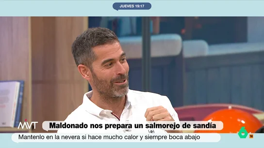 El contundente mensaje de Pablo Ojeda: "Que se dejen de comprar zumos 'detox' y se hagan un buen gazpacho" "Si al gazpacho lo llamáramos aire de tomate a la esencia de pepino lo venderías por lo que te dé la gana", afirma Pablo Ojeda, que en este vídeo también desvela un truco para sacar dos litros de gazpacho de uno de salmorejo envasado.