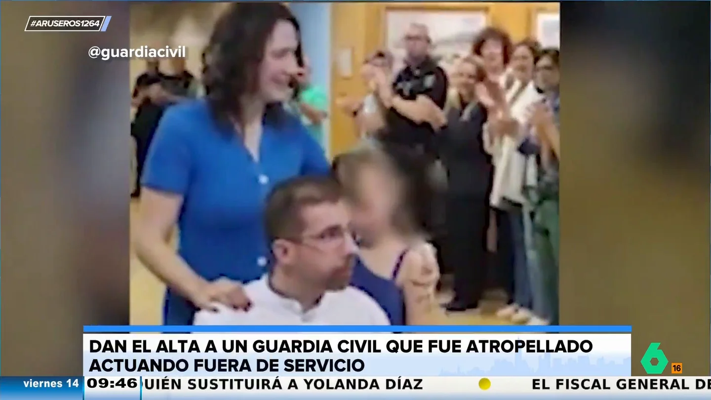 El emocionante homenaje de compañeros y médicos al guardia civil Marcos Troitiño tras recibir el alta nueve meses después El emocionante homenaje de compañeros y médicos al guardia civil Marcos Troitiño tras recibir el alta nueve meses después