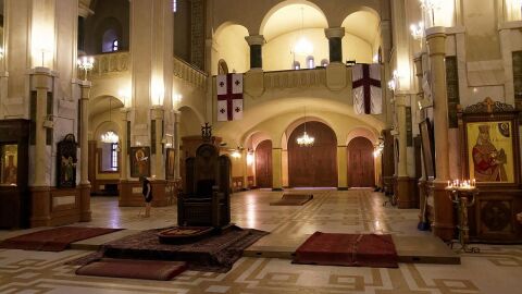 Interior de la Catedral de la Santísima Trinidad de Tiflis
