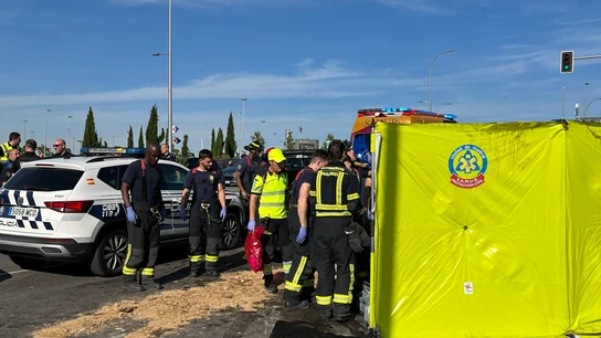 Emergencias Madrid, la Policía y bomberos en el lugar del trágico accidente frente al Metropolitano Emergencias Madrid, la Policía y bomberos en el lugar del trágico accidente frente al Metropolitano