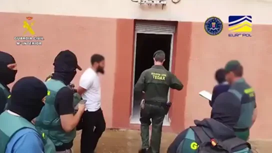 La Guardia Civil detiene a varias personas por presunta relación con el yihadismo La Guardia Civil detiene a varias personas por presunta relación con el yihadismo