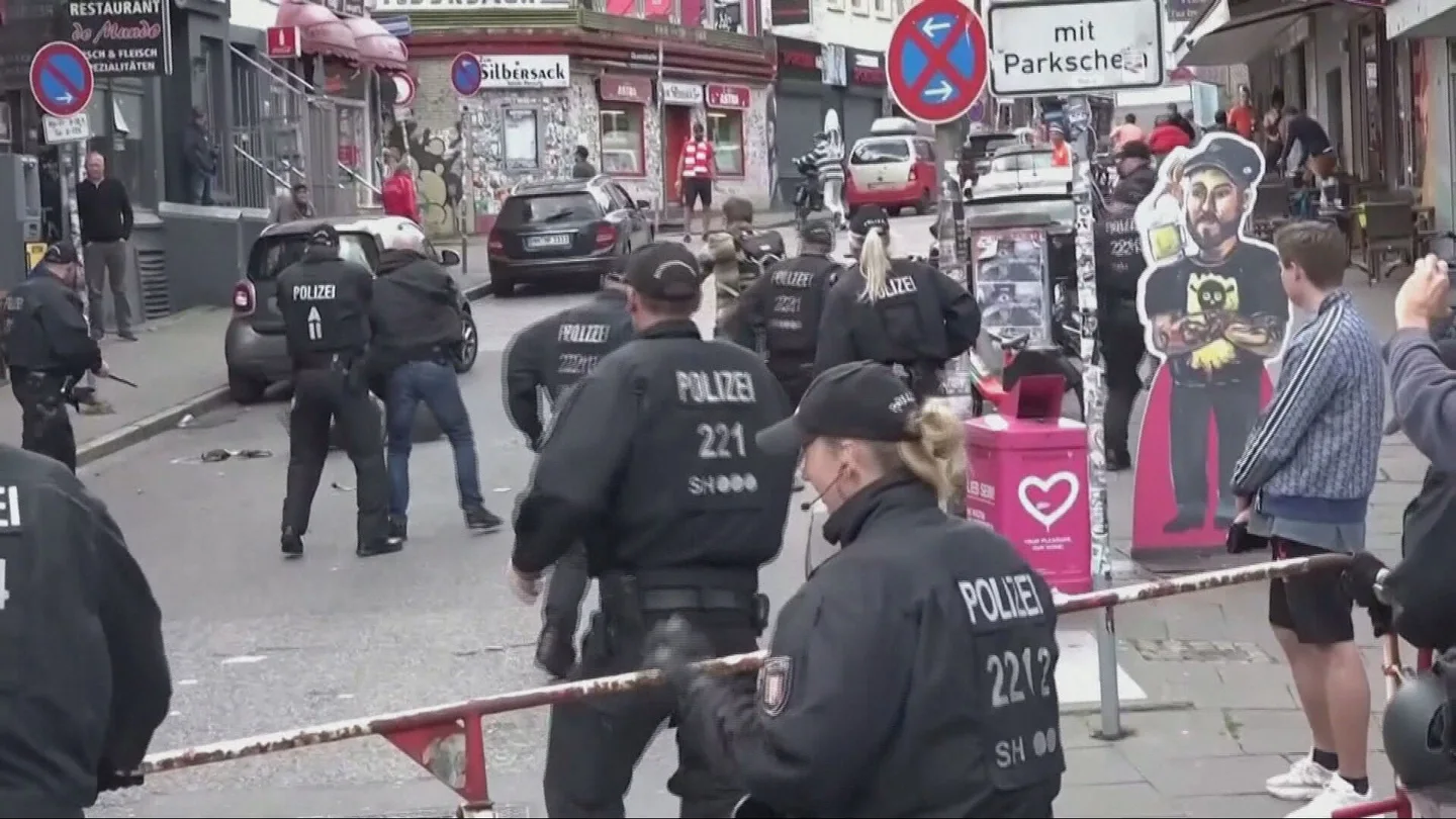 La policía alemana abate a un hombre en Hamburgo La policía alemana abate a un hombre en Hamburgo