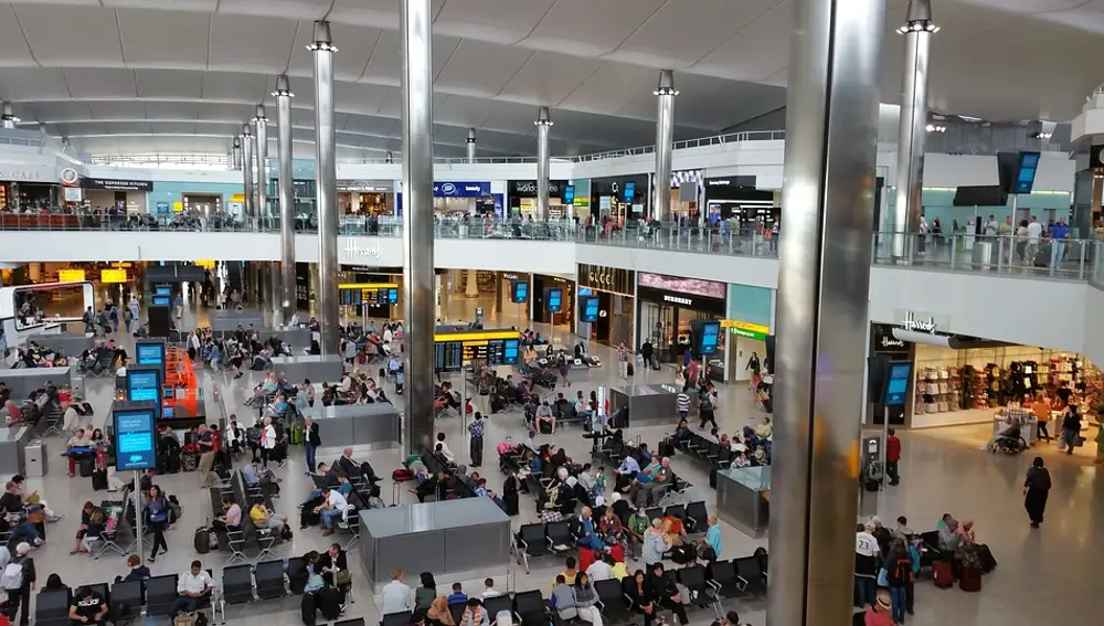 Interior del aeropuerto de Heathrow, en Londres