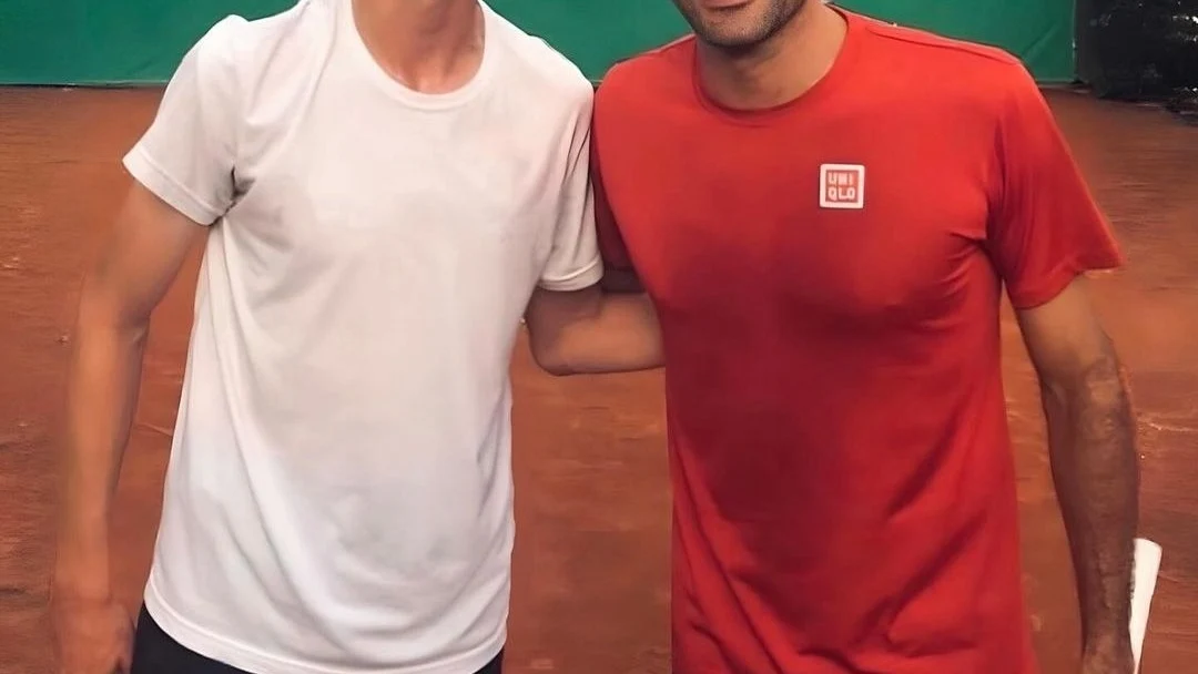 Jannik Sinner y Roger Federer en 2019